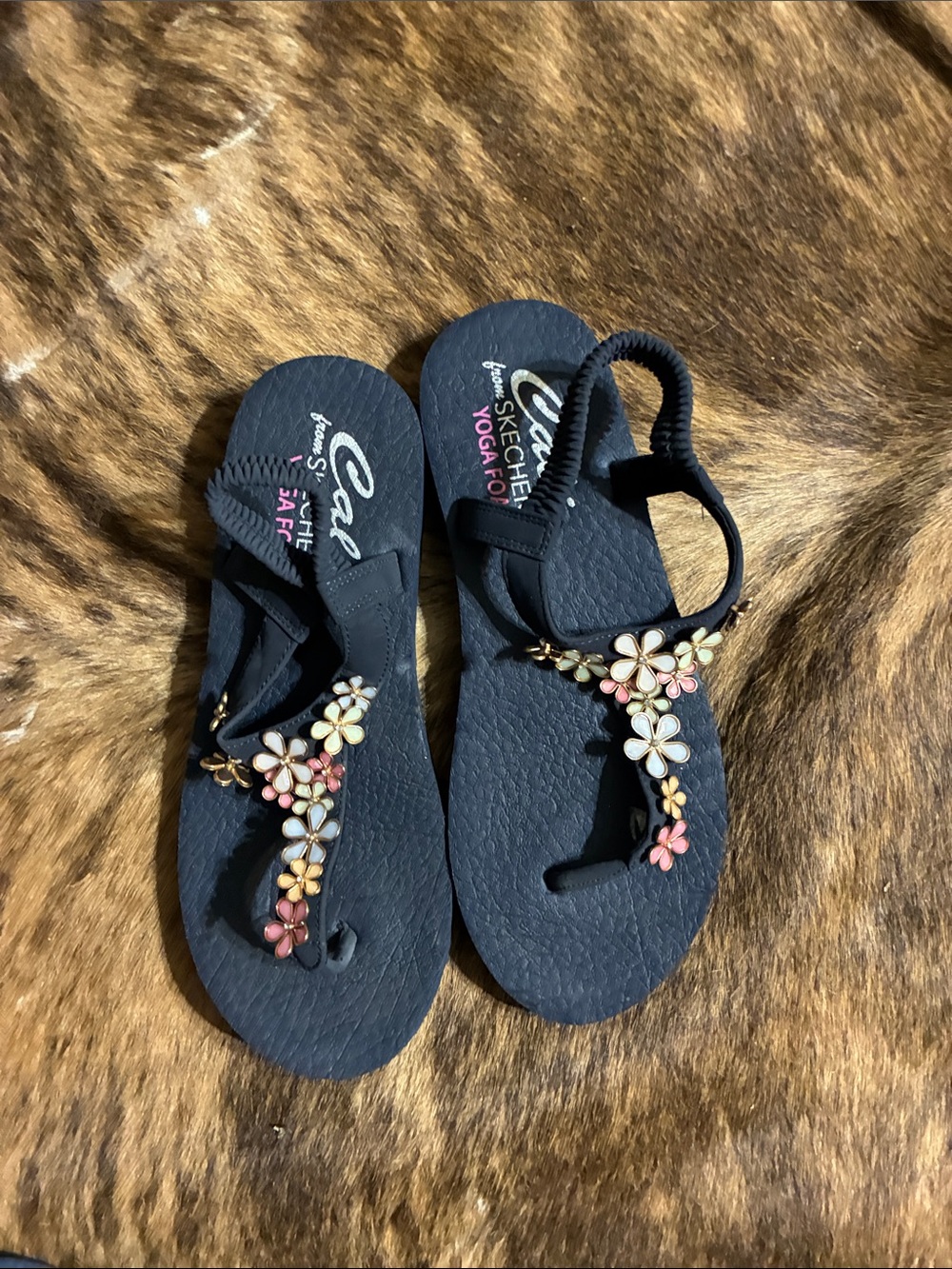 Sketchers yoga foam sandals